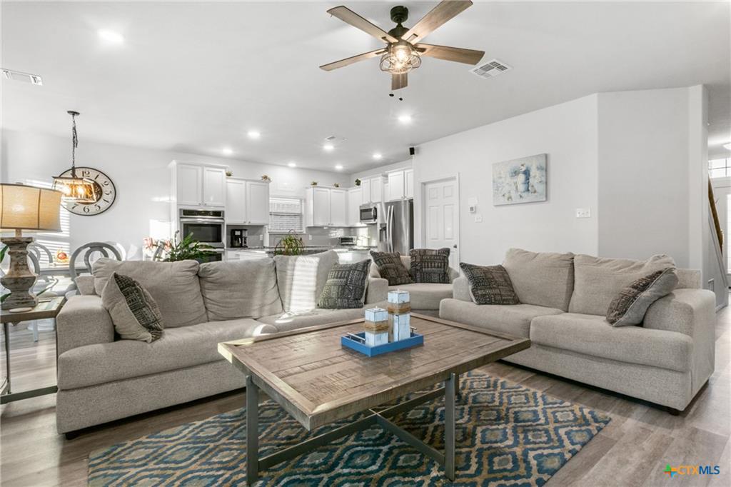 Lake Pointe living room