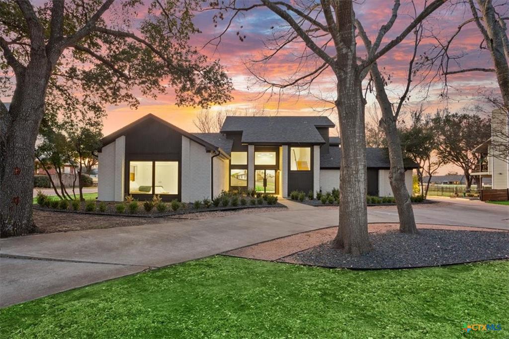 Salado and Morgan's Point area acreage homes at twilight near Temple TX
