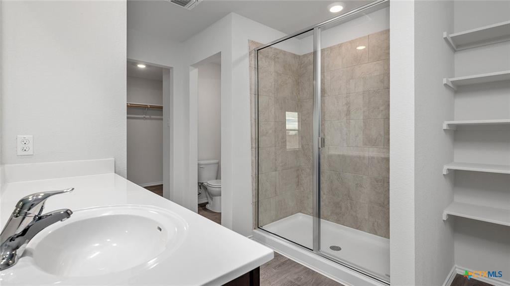 Example Pecan Creek bathroom