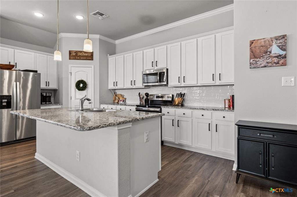 Premium kitchen in Wyndham Hill Temple TX
