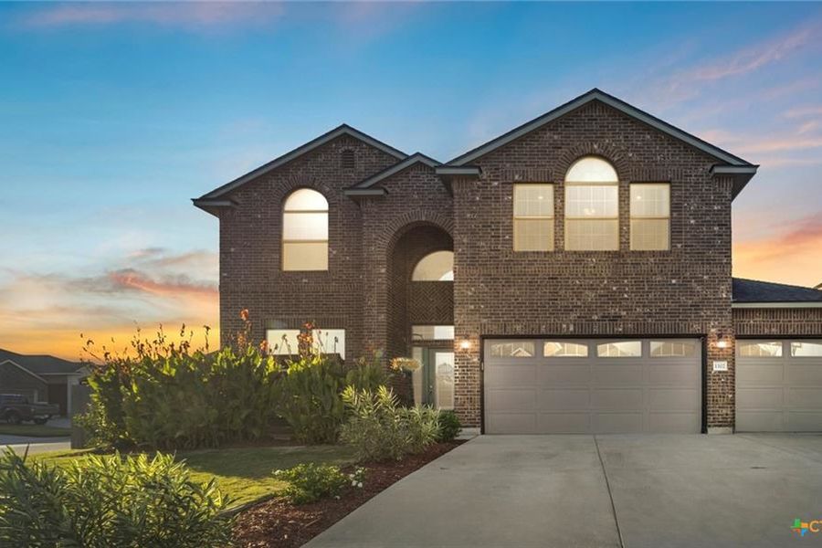 Lake Belton waterfront home at twilight, Lakeside Belton, TX