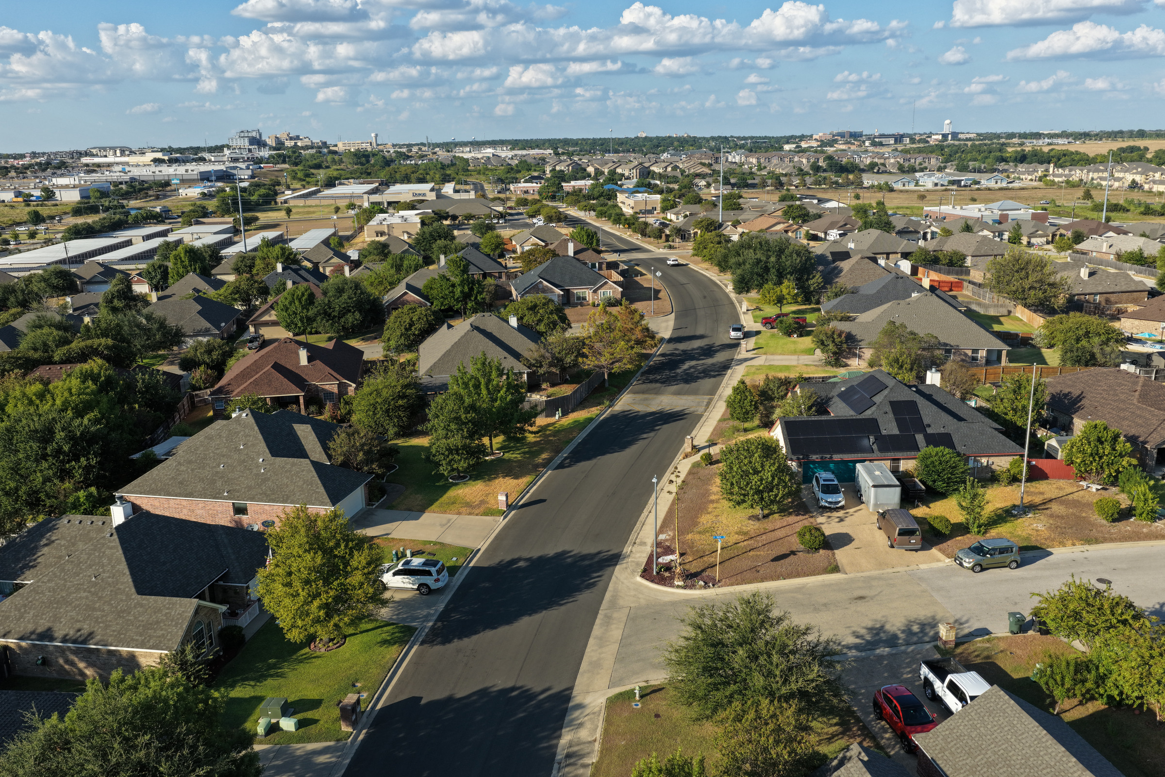 Canyon Ridge — evening curved street