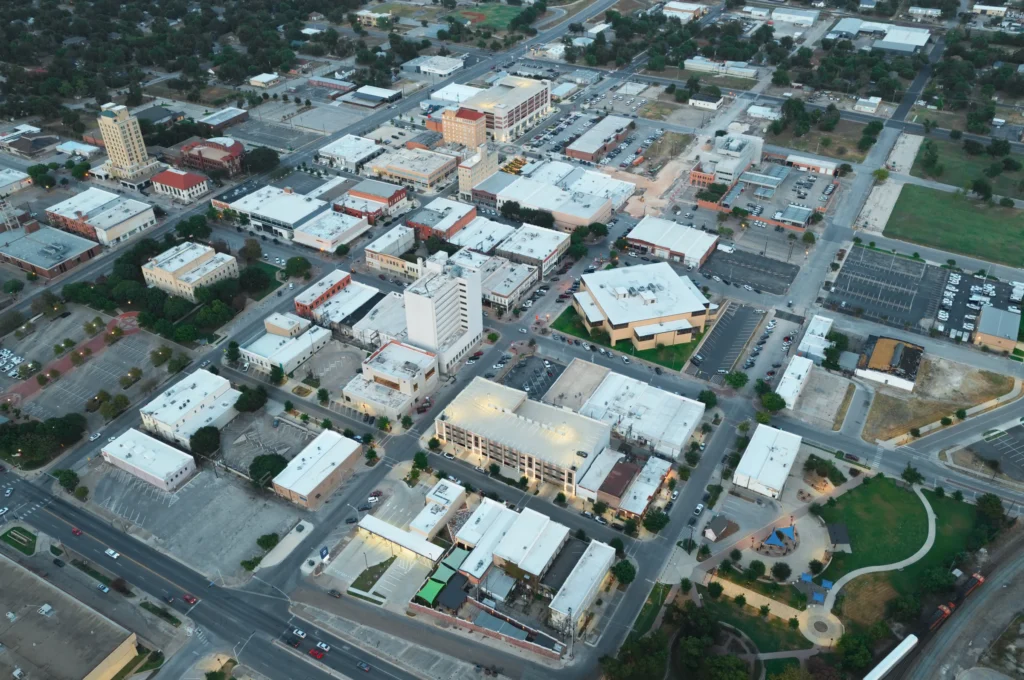 Downtown Temple at dusk, photographed by Taylor Dasch